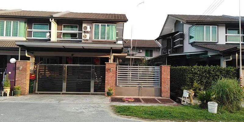 Kelly Homestay Sibu Εξωτερικό φωτογραφία